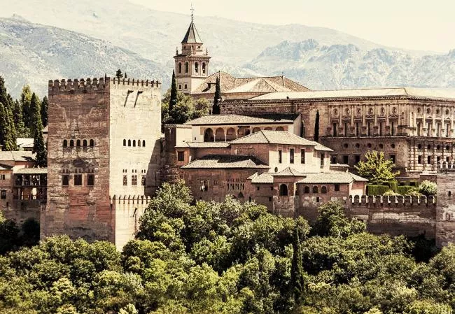 11 Reasons Why You Have to Visit Alhambra Palace - Driftwood Journals