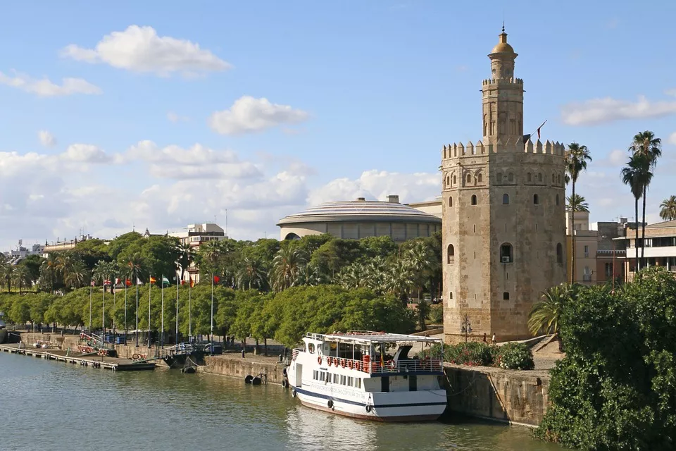 Torre del Oro river Sevilla