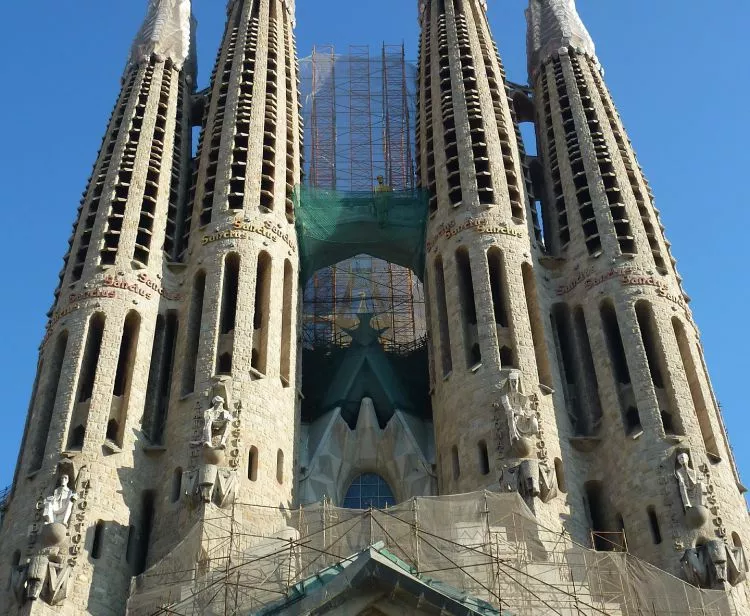 Sagrada Familia: tour with ticket and without queues