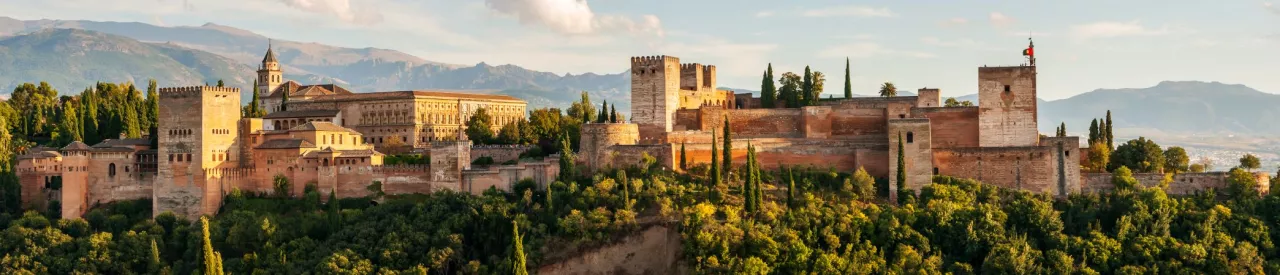 Rincones de Granada que te enamorarán en San Valentín