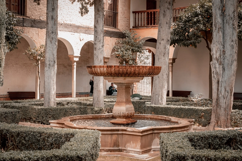 Fuente en la Alhambra de Granada