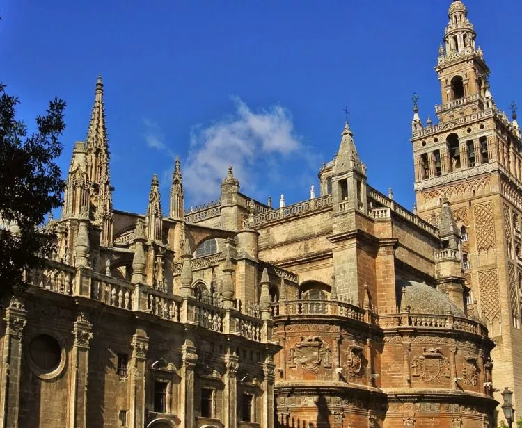 Tour Barrio Santa Cruz en Sevilla + Visita con guía a la Giralda y la Catedral de Sevilla