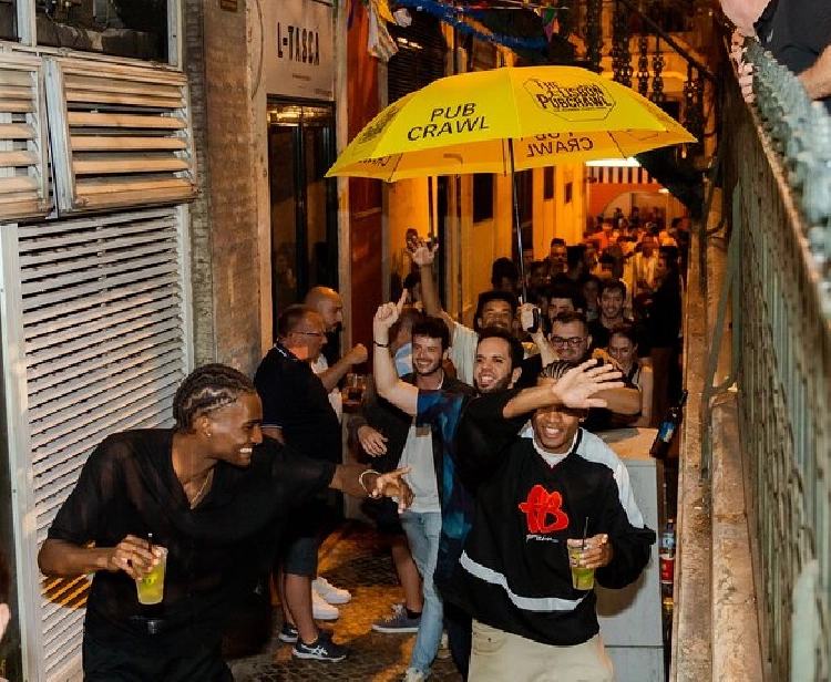 Pubcrawl Calle Rosa: La vida nocturna de Lisboa