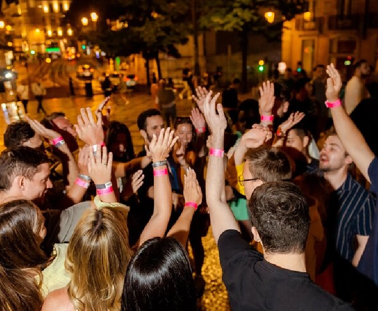 PUBCRAWL LISBOA ALCOHOL GRATIS 