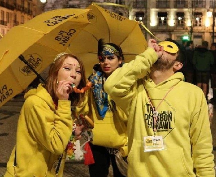 PUBCRAWL LISBOA ALCOHOL GRATIS 