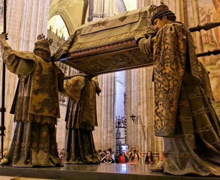 Catedral, Giralda y Plaza de Toro