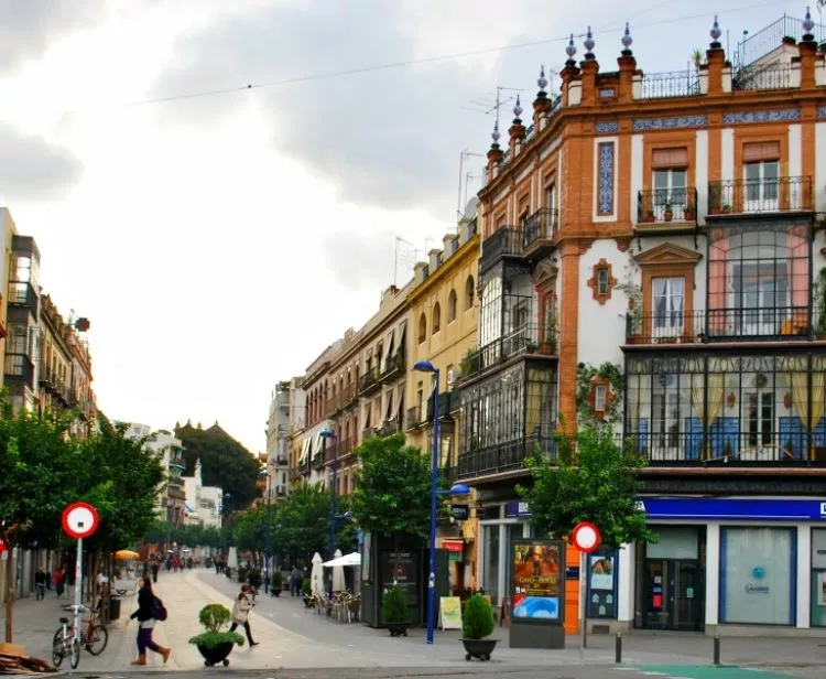  Barrio de Santa Cruz + Triana