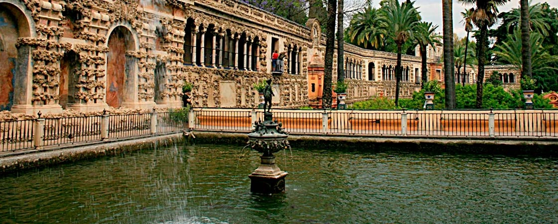 Visit Alcazar Seville: What to see, recommendations and guided tours