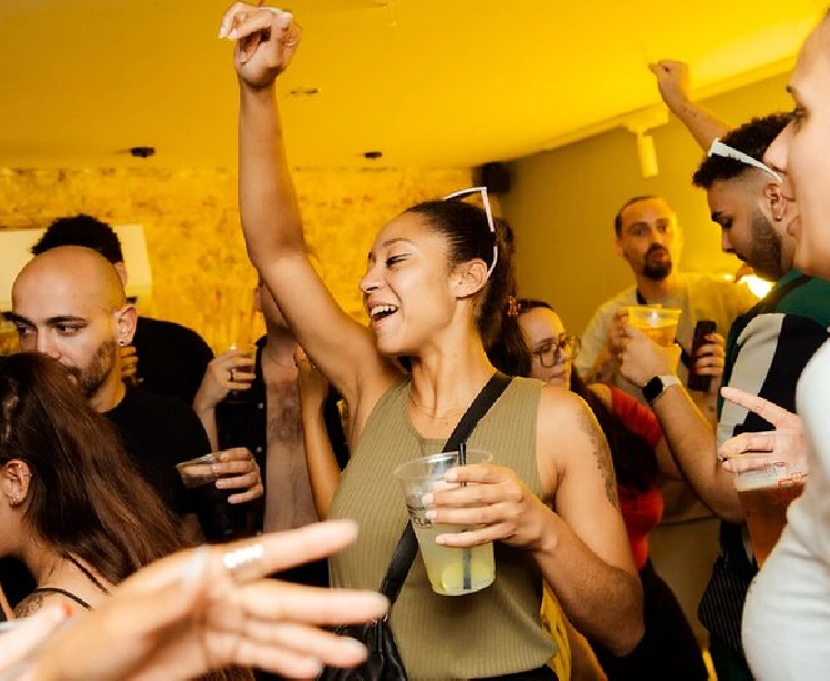 La tournée des bars de la rue Pink : Découvrez la vie nocturne de Lisbonne