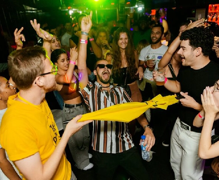 La tournée des bars de la rue Pink : Découvrez la vie nocturne de Lisbonne