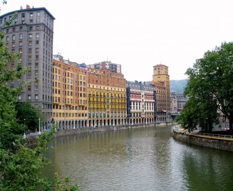  Bilbao classique et moderne en bateau 