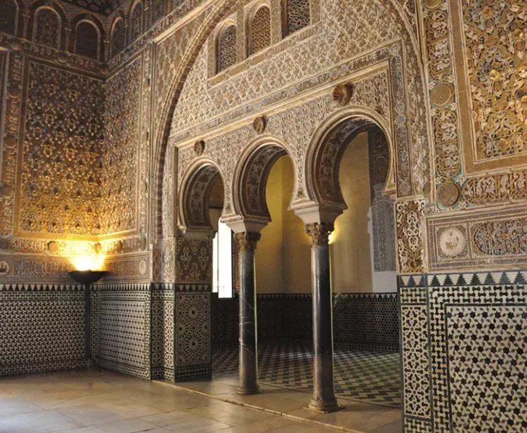 Tour inside the Royal Alcazar + Cathedral & Giralda