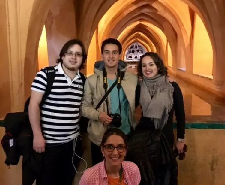 Tour inside the Royal Alcazar + Seville Santa Cruz Jewish Quarter Tour