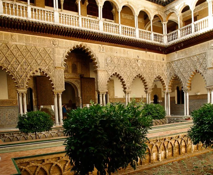 Tour inside the Royal Alcazar + Seville Santa Cruz Jewish Quarter Tour