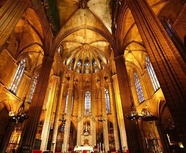 Tour inside the Royal Alcazar + Cathedral & Giralda