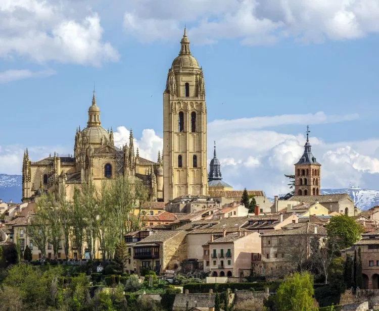 Daytrip from Ávila to Segovia and El Escorial and arrival in Madrid