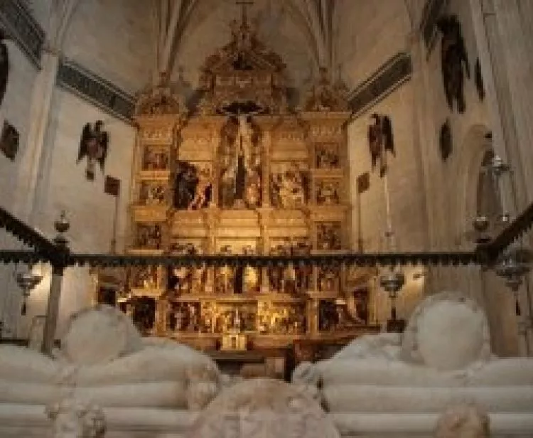 Tour of the Cathedral, Royal Chapel and historic centre of Granada
