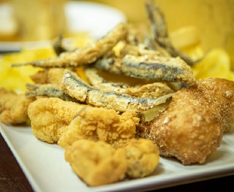 Fried fish tour tapas in Seville