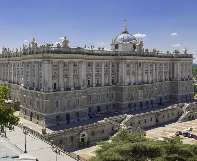 VIP Tour inside Royal Palace