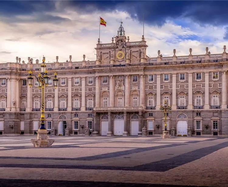 VIP Tour inside Royal Palace