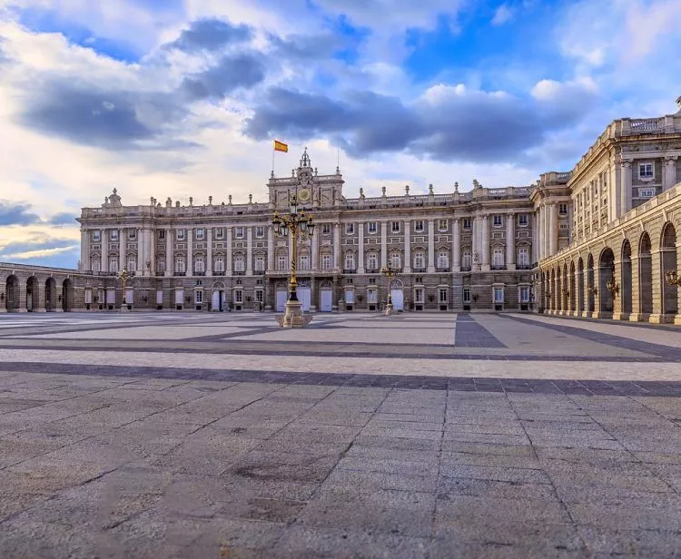 VIP Tour inside Royal Palace