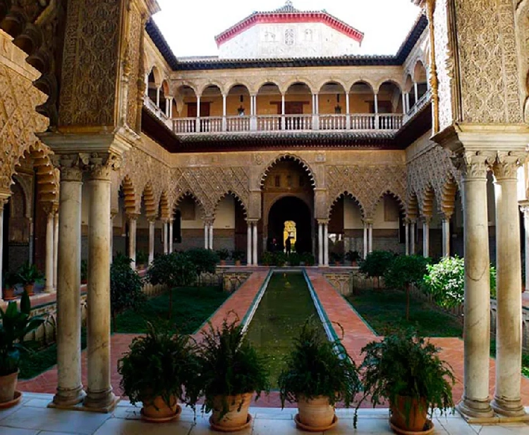 Guided tour with tickets to the Alcazar of Seville