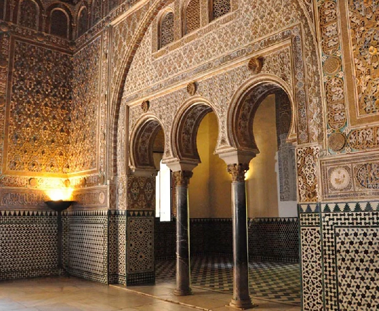 Guided tour with tickets to the Alcazar of Seville