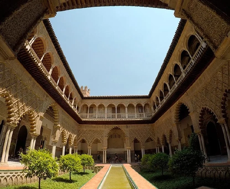 Interior courtyard private tour of the Alcazar of Seville