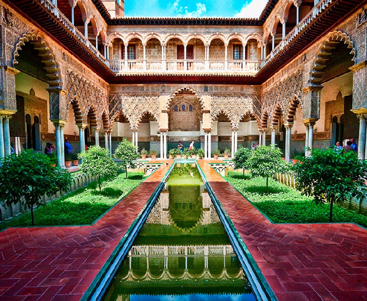 Private Tour Alcazar of Seville and Santa Cruz Quarter