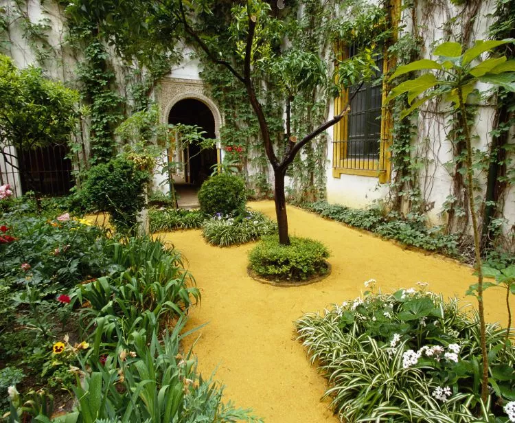 Tour inside the Royal Alcazar + Seville Santa Cruz Jewish Quarter Tour