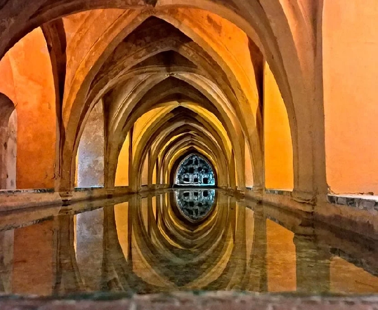 Secret places Alcazar of Seville private tour