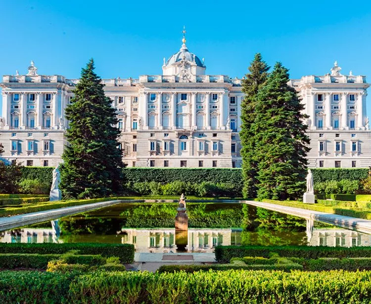 Visit to the Royal Palace and Flamenco Show