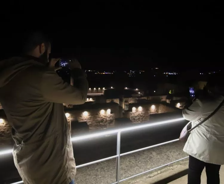 Guided tour Medina Azahara by night without bus