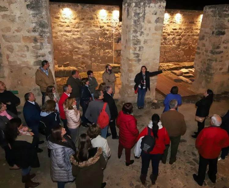 Guided tour Medina Azahara by night without bus