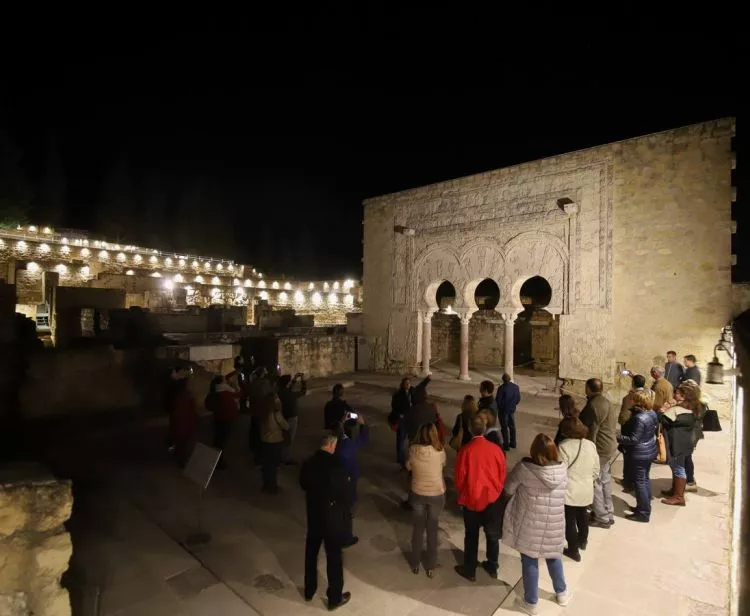 Guided tour Medina Azahara by night without bus