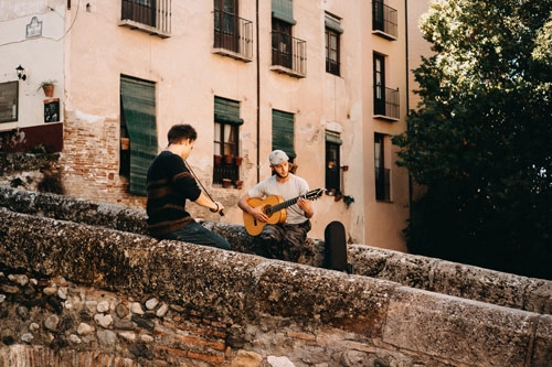 Paseo de los tristes with musicians