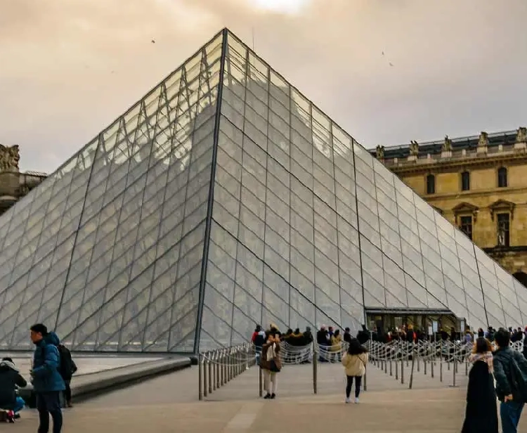 Louvre Museum