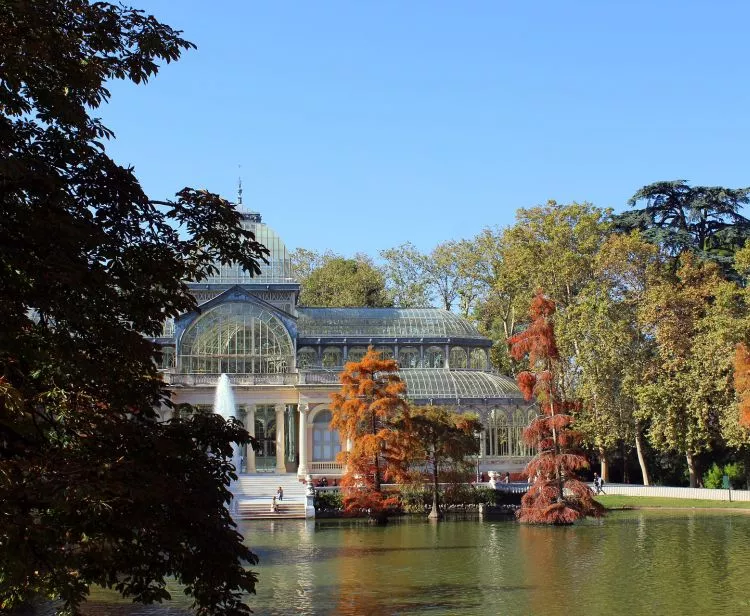 Cibeles Palace and Retiro Park Tour